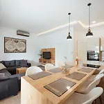 Villa Privlaka *