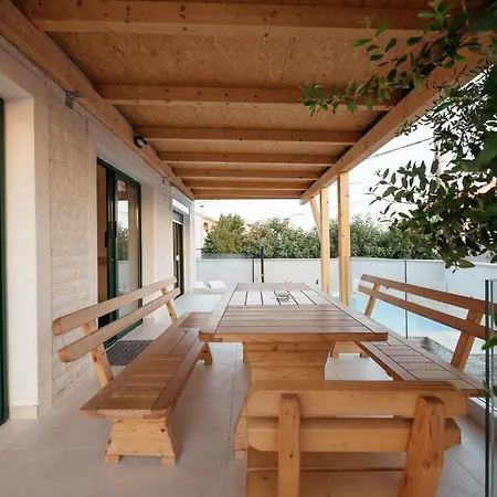 Villa Privlaka *