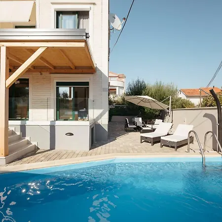 Villa Privlaka *